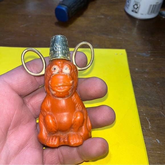 Vintage Sewing Kit Plastic Monkey SNP Hong Kong Thimble Scissors Thread #18531 - Picture 2 of 5